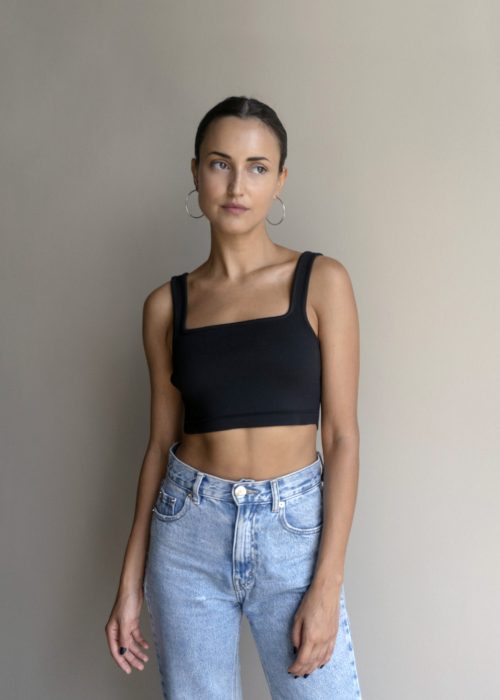 2 Mora Escolá_actress_full body