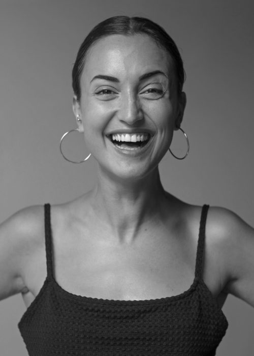 3 Mora Escolá_smile headshot_byn